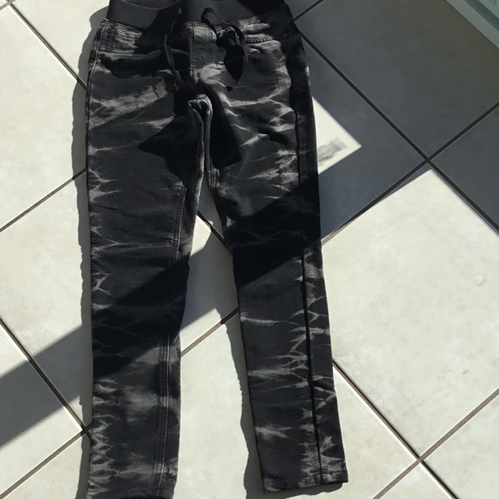 Black jeggings with faded stripes!